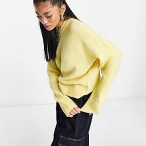 Abercrombie Women's Yellow Sweater